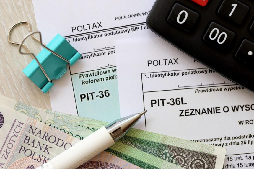 Deklaracja kwoty uzyskanego dochodu lub poniesionej straty na formularzach podatku od kopalni i kopalni dla księgowego