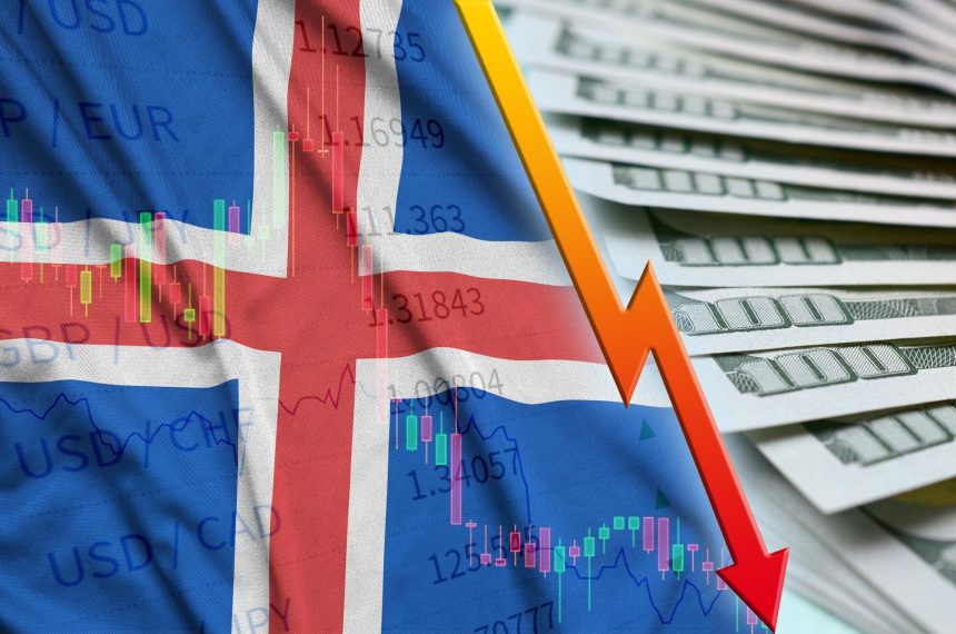 Flaga Islandii i wykres spadającej pozycji dolara amerykańskiego z wentylatorem banknotów dolarowych