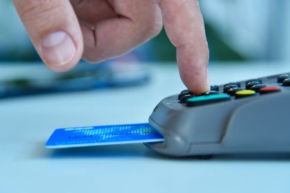 Kod PIN wybierania palca na terminalu płatniczym