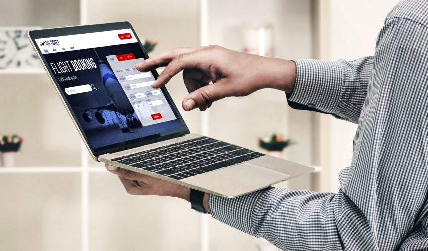 Strona internetowa rezerwacji lotów zapewnia modny system rezerwacji Koncepcja technologii podróży
